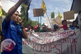 Flash - Demo Korupsi di Kejari Mamuju Ricuh