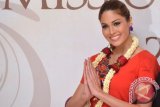 Miss Universe 2013, Maria Gabriela Isler saat acara penyambutan dirinya di Jakarta, Senin (27/1). Perempuan yang akrab disapa Molly itu akan menghadiri sejumlah acara yang salah satunya adalah Malam Grand Final Puteri Indonesia 2014. ANTARA FOTO/Fanny Octavianus/ama/14.
