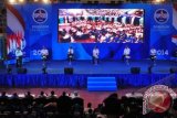 Suasana debat kandidat capres konvensi PD hari pertama yang menampilkan (dari kiri) Ali Masykur Musa, Dahlan Iskan,Irman Gusman, Hayono Isman, dan Pramono Edhie di Palembang, Jumat (24/1). Gelaran debat yang dilaksanakan dua hari (24-25 Januari) tersebut bertujuan untuk mengupas lebih dalam para kandidat capres yang akan dipilih Partai Demokrat. ANTARA FOTO/Feny Selly