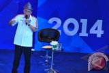 Kandidat capres konvensi Partai Demokrat Pramono Edhie menyampaikan idenya pada debat bernegara konvensi calon presiden Partai Demokrat di Palembang, Jumat malam (24/1). Gelaran debat yang dilaksanakan dua hari (24-25 Januari) tersebut bertujuan untuk mengupas lebih dalam para kandidat capres yang akan dipilih Partai Demokrat. ANTARA FOTO/Feny Selly