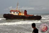 KAPAL TERDAMPAR