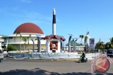Tugu Pers di Tapak Paderi yang siap diresmikan Presiden Susilo Bambang Yudhoyono pada puncak peringatan Hari Pers Nasional pada 9 Februari 2014 di Kota Bengkulu, Selasa (28/1).