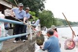 Satpam BI Sulampua bersihkan pantai Bunaken