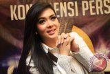 Penyanyi Syahrini hadir dalam konfrensi pers jelang perhelatan SCTV Music Awards 2014 di Jakarta, Kamis, (10/4). Syahrini masuk nominator SCTV Awards 2014 sebagai penyanyi solo wanita paling ngetop bersaing dengan penyanyi lainnya diantaranya Agnes Monica, Maudy Ayunda, Raisa, dan Rossa. ANTARA FOTO/Teresia May/Asf/Spt/14.