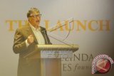 Pendiri Bill and Mellinda Gates Foundation, Bill Gates menyampaikan paparan ketika menghadiri peluncuran The Indonesia Health Fund di Jakarta, Sabtu (5/4). Pada acara itu pendiri Microsoft dan orang terkaya di dunia tersebut mendonasikan dananya sebesar 40 juta dolar AS kepada The Indonesian Health Fund yang digunakan untuk mengatasi masalah kesehatan, seperti malaria, TBC, HIV-AIDS, demam berdarah dan Keluarga Berencana (KB). ANTARA FOTO/Wahyu Putro