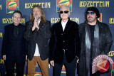  Mantan Gitaris Led Zeppelin Raih Gelar Doktor