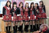 Grup idola JKT 48 menghadiri penayangan perdana dan konfrensi pers film Viva JKT 48 di Epicentrum XXI, Kuningan, Jakarta, Rabu (4/6). Film yang disutradarai Awi Suryadi dan rilis pada 5 Juni tersebut menceritakan perjuangan grup idola tersebut dalam merebut kembali teater dan persahabatan bersama tim dan penggemarnya. ANTARA FOTO/Teresia May/Koz/pd/14.