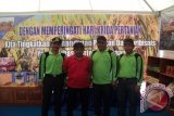 Para peserta peringatan Hari Krida Pertanian (HKP) tingkat Kabupaten Batanghari sedang foto bersama di arena pameran.