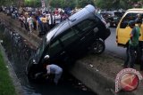 Hipertensi Kambuh, Miyati dan Mobil Vios Masuk Parit