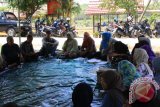 Tanjung, 14/9 - Sebanyak 25 badan keswadayaan masyarakat (BKM) di Kecamatan Tanjung dan Murung Pudak, Kabupaten Tabalong mengikuti forum komunikasi antara BKM dalam rangka koordinasi kegiatan Program nasional pemberdayaan masyarakat (PNPM) mandiri perkotaan. Koordinator PNPM Mandiri Perkotaan Tabalong, Norsyahriawati dalam arahannya mengingatkan seluruh koordinator BKM secepatnya membuat laporan pertanggungjawaban penggunaan dana daerah agar selanjutnya bisa memproses dana APBN.Foto:ANTARA/Herlina Lasmianti