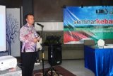 Surabaya (Antara Jatim) - Sekretaris Bakesbangpol Pemprov Jatim Nur Hashim saat memberikan sambutan pada seminar kebangsaan bertajuk 