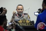 Kapolda Kalbar Brigjen Pol. Arief Sulistyanto menjawab pertanyaan wartawan saat jumpa pers di Mapolda Kalbar, Senin (8/9). Arief Sulistyanto menegaskan telah menahan Kasat Narkoba Polres Melawi Iptu (Pol) Gunawan Manurung serta mencopot dari jabatannyq karena menyalahgunakan wewenang dengan menerima suap sebesar Rp. 50 juta dari seorang tersangka kasus narkoba. ANTARA FOTO/Jessica Helena Wuysang