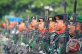 Prajurit TNI Kodam Iskandar Muda mengikuti apel bersama di lapangan Neusu, Banda Aceh, Rabu (1/9). Apel bersama itu dalam rangka memperingati Hari Kesaktian Pancasila yang diperingati setiap tanggal 1 Oktober . ANTARAACEH.COM/Ampelsa/14