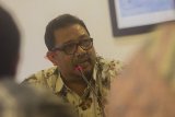Surabaya (Antara Jatim) - Direktur Utama Perum LKBN ANTARA, Saiful Hadi berbicara disela-sela diskusi dengan perwakilan SKK Migas dalam dialog bertema 