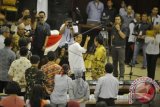 Presiden terpilih Joko Widodo (tengah) memberikan masukan saat gladi bersih pelantikan Presiden dan Wakil Presiden di Gedung Nusantara I, Parlemen Senayan, Jakarta, Sabtu (18/10) Pengucapan sumpah jabatan serta pelantikan Presiden dan Wapres terpilih masa bakti 2014-2019 akan dilaksanakan pada Senin (20/10). ANTARA FOTO/Yudhi Mahatma