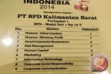 Award yang diberikan untuk  Bank Kalbar dalam acara Anugrah Perbankan Indonesia tahun 2014. (Istimewa)