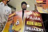Dua pengemplang pajak dilimpahkan ke Kejari Semarang
