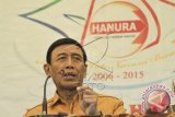 Ketua Umum Partai Hanura Wiranto memberikan keterangan pers di Solo, Jawa Tengah, Kamis (12/2). Partai Hanura akan melaksanakan Musyawarah Nasional ke-2 di Solo 13-15 Februari 2015. ANTARA FOTO/Andika Betha/wdy/15.