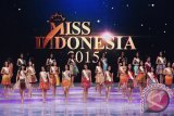 Para finalis tampil pada malam puncak pemilihan Miss Indonesia 2015 di Jakarta, Senin (16/2). Sebanyak 34 finalis mengikuti ajang kencantikan tersebut. ANTARA FOTO/Zabur Karuru/nz/15