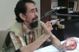 Pioner musik kontemporer Indonesia Slamet Abdul Syukur, lahir di Surabaya, Jawa Timur, 30 Juni 1935, tutup usia pada hari Selasa (24/3), jam 06.00, di Surabaya. Foto arsip 3 April 2010 ini diambil ketika Slamet Abdul Syukur memberikan ceramah musik di Komunitas Salihara, Jakarta. ANTARA FOTO/Dodo Karundeng/wdy/15