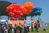 Madiun (Antara Jatim) – Para pejabat melepas balon ke udara saat digelar 