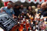 TNI/Polri Di Taliabu Amankan Ratusan Botol Miras