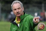 Hans Peter Ditunjuk Gantikan Alfred Riedl