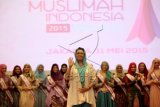 Anggota Dewan juri ajang Puteri Muslimah Indonesia 2015 Yeni Wahid hadir dalam konfrensi pers Jelang Malam Puncak Puteri Muslimah Indonesia 2015 di Jakarta, Senin (11/5). Ajang kontes kecantikan yang diikuti oleh 25 peserta dari seluruh Indonesia tersebut akan berlangsung di Emtek city, Daan Mogot, Jakarta, Rabu (13/5). ANTARA FOTO/Muhammad Adimaja/ed/pd/15
