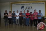 Delegasi Jurnalis Indonesia asal Bali, Nusa Tenggara Barat (NTB) dan Nusa Tenggara Timur (NTT) berfoto bersama di ruang sidang Gedung BOAO Forum For Asia Haikou, Provinsi Hainan. (Sumber Istimewa Lee Meng)