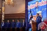 Ketua Umum Partai Demokrat Susilo Bambang Yudhoyono membacakan sumpah jabatan saat melantik Pengurus Pusat Masa Bakti 2015-2020 sekaligus membuka Rapat Pimpinan Nasional Tahun 2015 di Jakarta Convention Center, Sabtu (4/7). ANTARA FOTO/Muhammad Adimaja/wdy/15