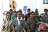 Tampak antrian pasien menunggu giliran untuk diperiksa. Pengobatan gratis ini dibuat oleh PT Taspen Gorontalo, dalam rangka HUT Kemerdekaan RI ke 70, yang berlangsung dari tanggal 10-20 Agustus 2015. Dengan tema - Peran BUMN Dalam 70 Tahun Indonesia Merdeka.