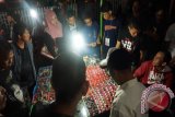 Penggemar batu akik berdatangan di Auditorium RRI Banjarmasin pada Jum'at (29/8) malam,karena digelarnya bazar berbagai jenis Batu Akik.Pameran ini digelar dari 28 Agustus - 30 Agustus 2015.(Foto Antara News Kalsel/Shasa)