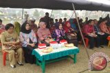 Tanjung, 22/9 - Tim penilai lkmba Usaha Kesehatan Sekolah (UKS) tingkat Provinsi Kalimantan Selatan melakukan kunjungan sekaligus penilaian  di TK Kartika V - 34 Kecamatan Tanjung Kabupaten Tabalong. Wakil ketua tim pembina UKS Provinsi Kalsel, Ariyati Nurjanah mengatakan dalam penilaian lomba UKS melibatkan sejumlah instansi terkait diantaranya Dinas Kesehatan, Dinas Pendidikan dan Kementerian Agama.Foto:Antara/Herlina Lasmianti