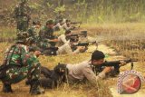 Polisi-TNI Di Barut Latihan Bersama Menembak 