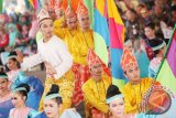 Para seniman memainkan peran teatrikal sejarah Sultan Suriansyah dan terbentuknya kota Banjarmasin saat peringatan Hari Jadinya ke 489 di Balai Kota Banjarmasin, Selasa (29/9). Dalam peringatan tersebut di resmikan pemanfaatan Terminal Induk Kilometer 6 dan Taman Maskot Bekantan Banjarmasin. Foto Antaranews Kalsel/Herry Murdy Hermawan 