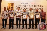 Direktur Operasi dan Pengembangan Bisnis PT Pelabuhan Indonesia III (Persero) Rahmat Satria (kedua dari kanan) menerima penghargaan “Website BUMN Terbaik 2015” di Jakarta, Rabu (30/9. Selain penghargaan tersebut PT Pelabuhan Indonesia III (Persero) juga menerima penghargaan “Website BUMN Best Content” yang diterima Direktur Teknik dan Teknologi Informasi Husein Latief. Antara Jatim/Humas Pelindo III/SHP/15