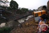 Crane Roboh Di Kampung Pulo