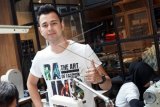 Selebriti Raffi Ahmad berpose usai konferensi pers peluncuran R.A Jeans by Raffi Ahmad di Egomi Denim, Jakarta, Rabu (7/10). ANTARA FOTO/Gohitzz/Anggit Benardi/aww/15.