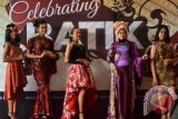 Sejumlah peserta bergaya saat lomba 