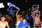 Polisi Cilacap Kawal Rombongan Bobotoh Persib Bandung