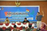 Wakil Wali Kota Bontang Isro Umarghani (kanan) saat memberikan ceramah soal bahaya penyalahgunaan narkoba pada acara Konferensi Wilayah Pelajar Islam Indonesia di Bontang, Jumat (30/10). (ANTARA Kaltim/Irwan/DK)