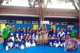 Marching Band Cilik dari SDN Kuin Cerucuk I Banjarmasin foto bersama  dengan para dan pelatih usai memenangkan lima kategori ajang Marching show band junior class di halaman Balairung Pelaihari (27-28/11) dengan menyabet piala Juara 3 Umum Marching show band Juara 1 Colour Guard, Juara 2 Costum Colour Guard, Juara II General Effect, Juara 3 Costum team yang dilatih oleh Syaifullah, Salahudin, Diani, Arnis, dan Ketua Ibu Fatimah yang dilatih kurang dari 3 Bulan.(Foto Antaranews Kalsel/Feberian Giffari Akbar/e) 

Diadakan pada Tanggal 27-28 November 2015 di halaman Balairung Pelaihari Marching show band junior class.
MB. 