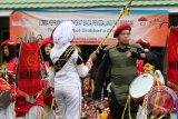 Tim Drumband Pemuda Panca Marga melakukan atraksi saat pembukaan Gita Prestasi V Saka Wira Kartika di Makorem 101 Antasari Banjarmasin, Rabu (22/12). Lomba kepramukaan tingkatsiaga, penggalang dan penegak tersebut di buka Danrem 101 Antasari Kolonel Inf M Abduh Ras dan diikuti 2076 peserta se Kalsel. Foto Antaranews Kalsel/Herry Murdy Hermawan