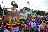 Warga Sukomarto gelar kirab tumpeng-bebek