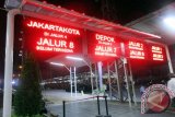 Peralatan pemandu arah penumpang kereta api dengan teknologi tata lampu yang mudah terlihat dan terbaca dari kejauahan dipasang di Stasiun kereta api Bogor, Provinsi Jawa Barat. (ANTARA FOTO/M.Tohamaksun/Dok).