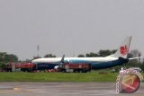 Proses evakuasi pesawat Lion Air dengan nomor penerbangan JT-263 tujuan Balikpapan-Surabaya ketika mengalami 