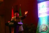 Gubernur Jawa Timur Dr H Soekarwo saat berbicara di hadapan peserta seminar 'Kembali ke Pancasila' yang diselenggarakan PWNU Jawa Timur di Surabaya, Selasa (1/3). Dalam seminar yang juga menampilkan Sekjen DPP PDIP Hasto Kristyanto, Ketua Umum PBNU KH Said Aqil Sirodj, dan pengamat politik UI Eep Saefullah Fatah itu, NU mengusulkan 1 Juni ditetapkan sebagai Hari Lahir Pancasila. (FOTO Antara Jatim/Hesty Putri Utami/16/emy)