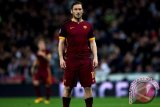 Disambut Hangat Fans Madrid, Totti Terharu