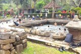 Pemandian Candi Umbul Tarik Wisatawan Lokal