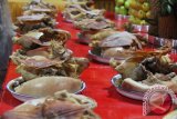 Ratusan Kilogram daging ayam disajikan untuk menghormati para leluhur pada perayaan malam puncak Ceng Beng di Perkuburan Sentosa Kota Pangkalpinang, Senin (4/4) (Foto Disbudparpora Pangkalpinang).